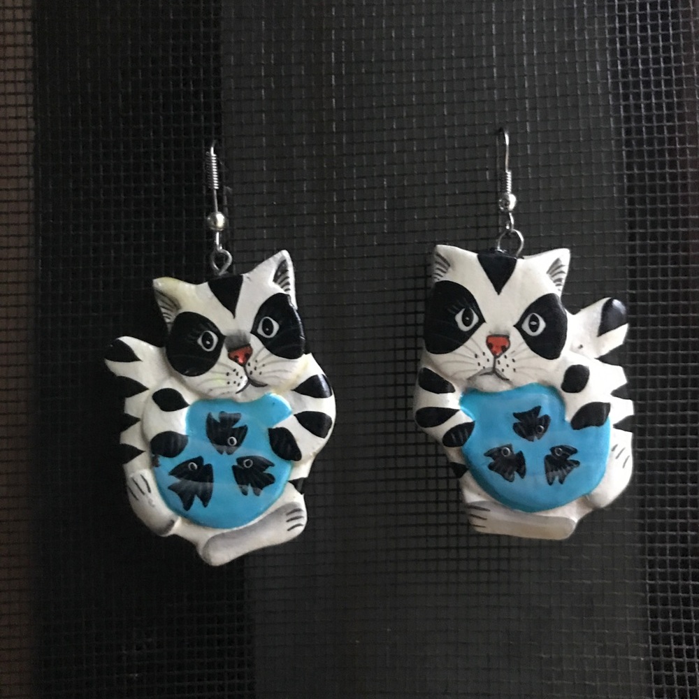 VINTAGE FISH 🐟 HOOK CAT EARRINGS